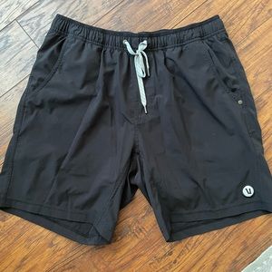 Vuori Kore 7” inseam lined shorts NWOT